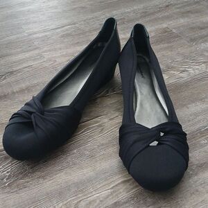 Cloudwalkers by Avenue  Winnie  navy heeled shoes  Sz 13W